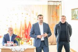 Хорошие условия в детсадах и школах, бесплатные молочные продукты для детей до 2 лет, бесплатные обеды для учащихся с 1 по 9 классы